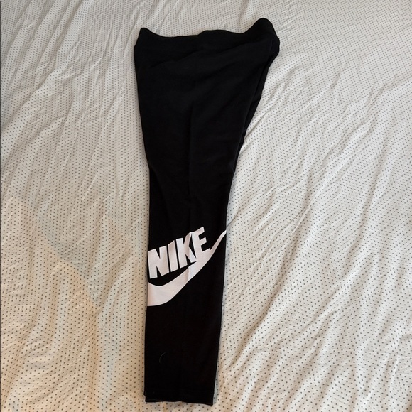 NikeBlack Leggings - Picture 2 of 3